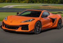 Нові Corvette Z06 Продаються На Лотках-Деякі З Величезними Знижками