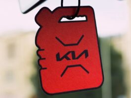 Дивна нова стратегія Kia щодо електромобілів пахне бензином