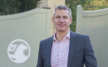 I veicoli elettrici cinesi guadagnano terreno nel mercato britannico, suscitando la richiesta di parità di condizioni