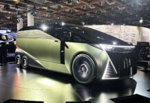 Lexus LS stał się szalonym sześciokołowym minivanem, który może konkurować z Bentaygą