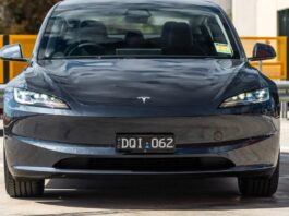 Tesla Припиняє запуск Apple CarPlay через затримку Оновлення iOS