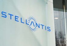 Stellantis si prepara alla prima perdita annuale in assoluto nel contesto del rallentamento dei veicoli elettrici