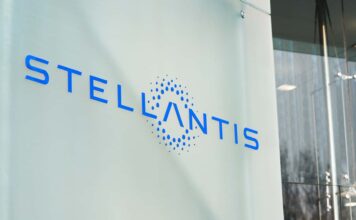 Stellantis Готується до Першої Історичної Річної Втрати на Фоні Уповільнення Переходу на Електромобілі