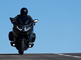 BMW K 1600 B: Дивно Надійний та Комфортабельний Турер