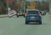 Mustang Перевертається: Як Зіткнення Колеса з Колесом Перевертає Автомобіль