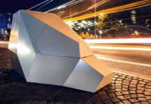 Місцеві жителі кажуть, що камера контролю швидкості Cybertruck також здатна зупинити кулю