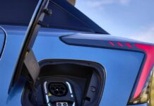 Австралія відкладає плату за користування дорогами електромобілів, назвавши її «тонко завуальованим податком»