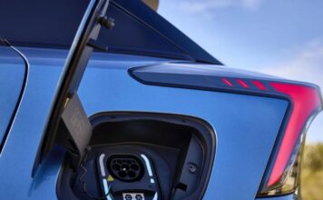 Австралія відкладає плату за користування дорогами електромобілів, назвавши її «тонко завуальованим податком»