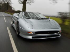 Jaguar XJ220: Жертва невдалого часу чи провал у проектуванні?