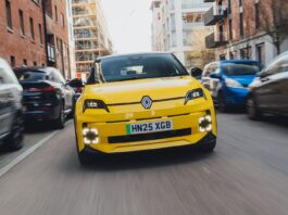 Чому Renault 5 E-Tech дійсно зручний у місті