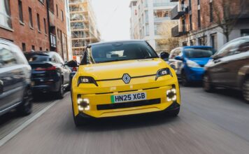 Чому Renault 5 E-Tech дійсно зручний у місті