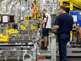 GM вимагає від постачальників скорочувати персонал на користь роботів