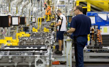 GM вимагає від постачальників скорочувати персонал на користь роботів