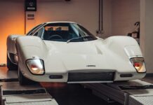 Привид Бруса: повернення першого серійного автомобіля McLaren